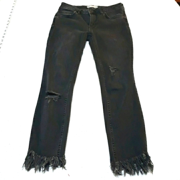 Free People black distressed cropped ankle skinny jean size 24 - Picture 2 of 5